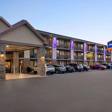 Howard Johnson By Wyndham Pigeon Forge Hotel Exterior photo