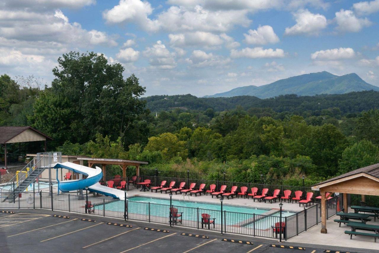 Howard Johnson By Wyndham Pigeon Forge Exterior photo