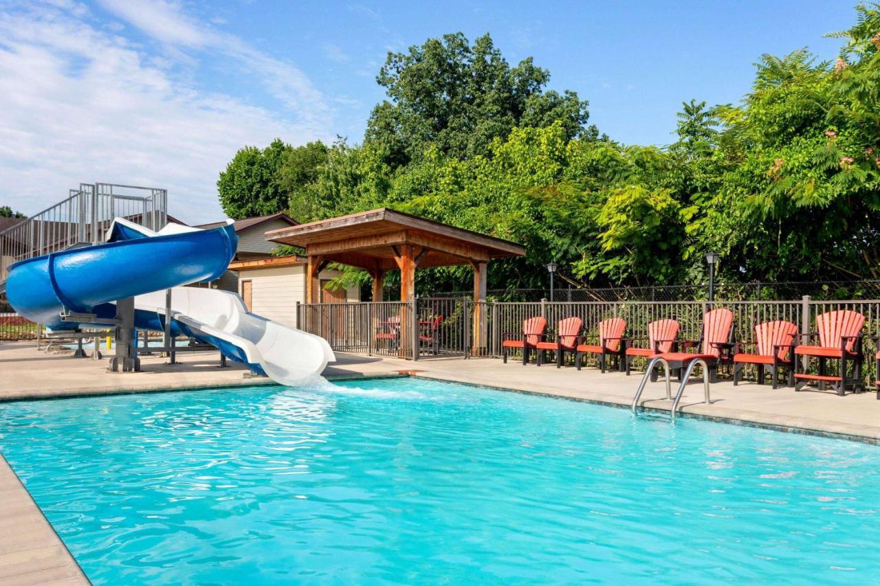 Howard Johnson By Wyndham Pigeon Forge Exterior photo